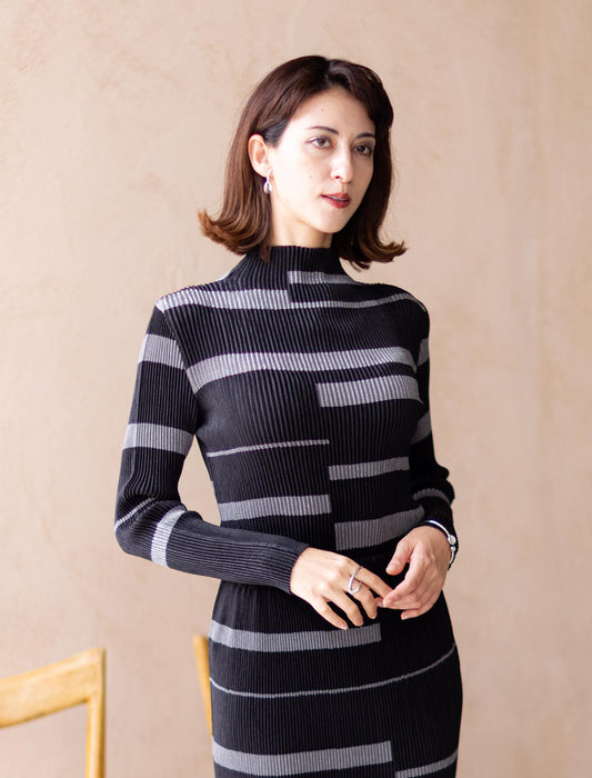 ＜SPECCHIO＞シャトルプリーツ ボトルネックブラウス