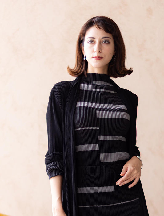 ＜SPECCHIO＞シャトルプリーツ ボトルネックブラウス