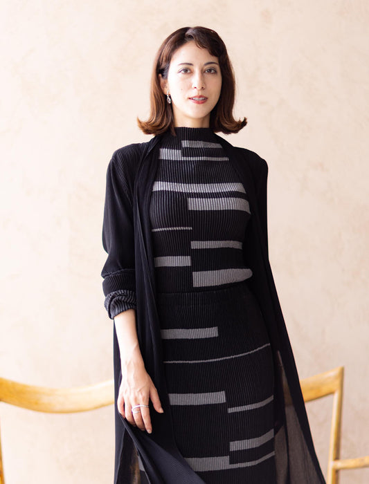 ＜SPECCHIO＞シャトルプリーツ ボトルネックブラウス