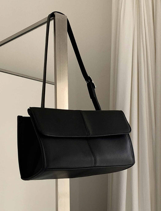 シンプルスクエアショルダーバッグ