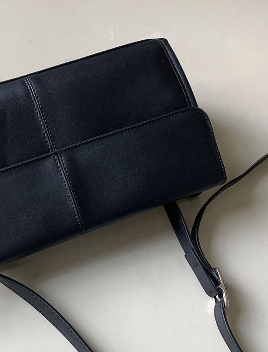 シンプルスクエアショルダーバッグ