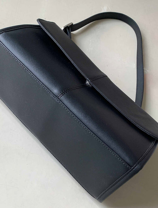 シンプルスクエアショルダーバッグ