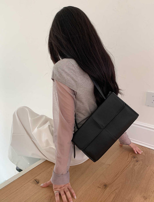 シンプルスクエアショルダーバッグ