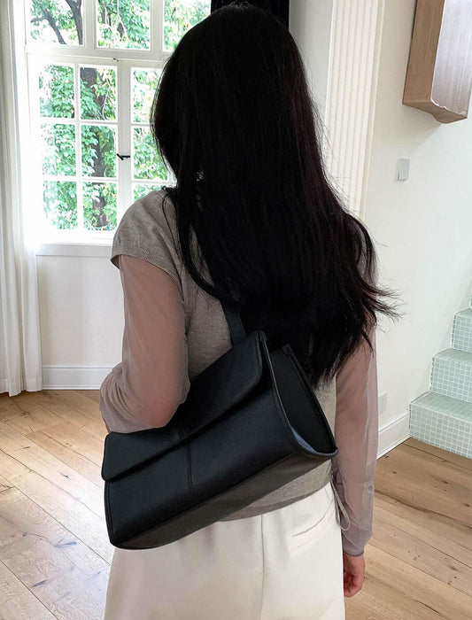 シンプルスクエアショルダーバッグ