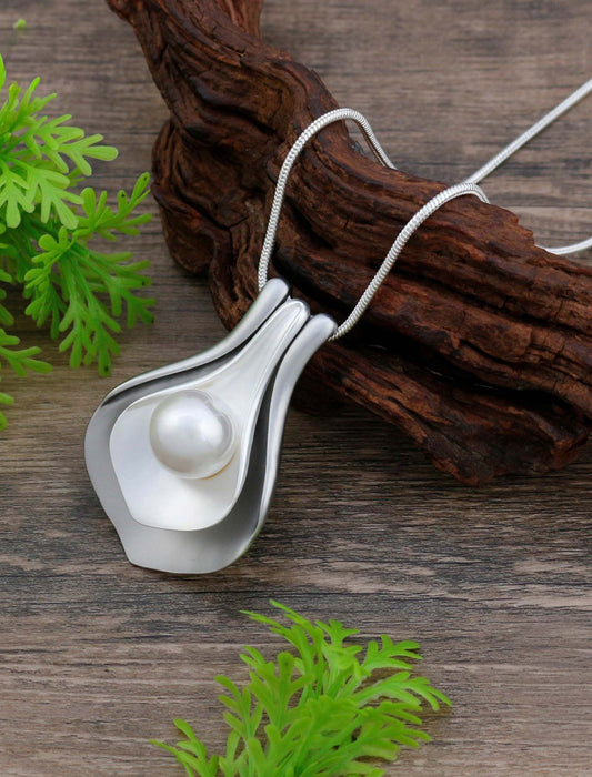 パールモチーフペンダント