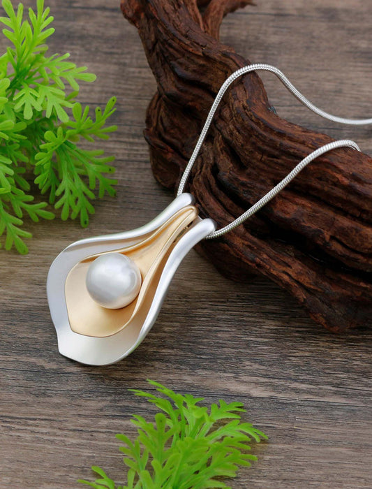 パールモチーフペンダント