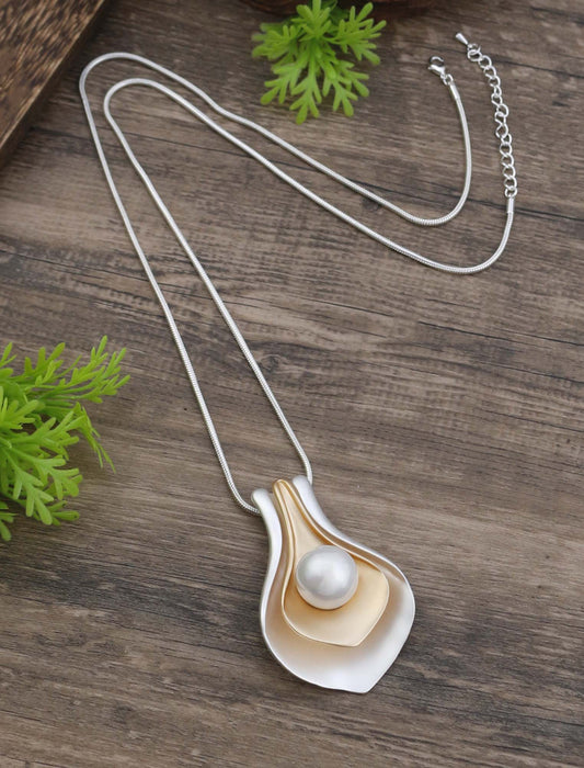 パールモチーフペンダント