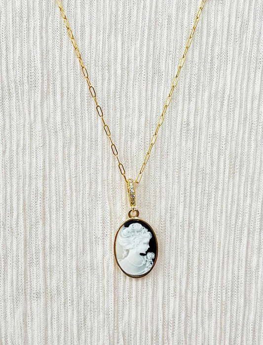 カメオ風ネックレス