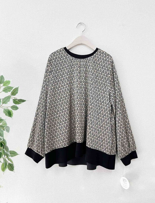 モノグラフプリントブラウス