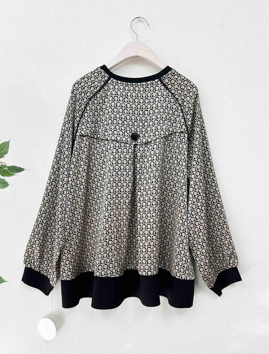 モノグラフプリントブラウス