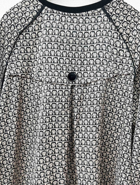 モノグラフプリントブラウス