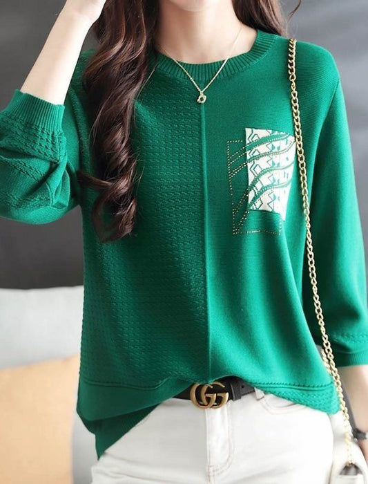 胸元デザイン入りプルオーバー