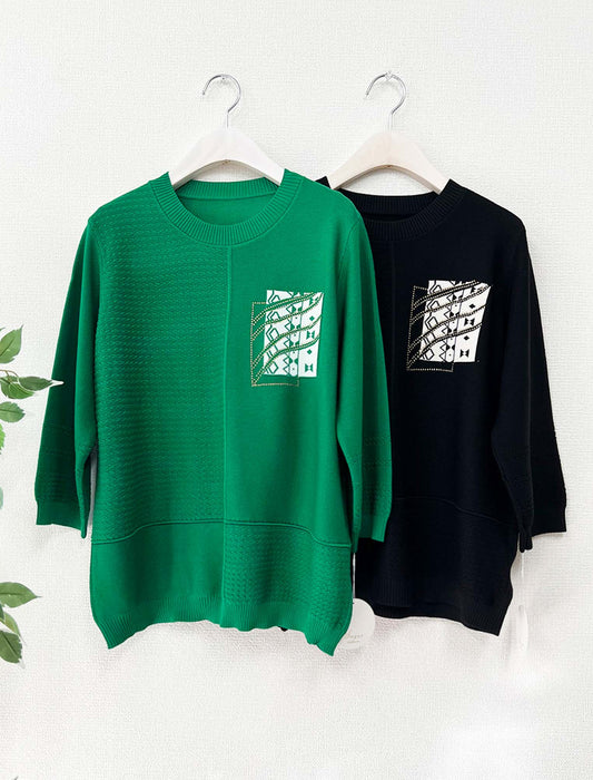 胸元デザイン入りプルオーバー