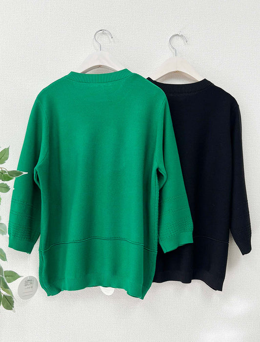 胸元デザイン入りプルオーバー