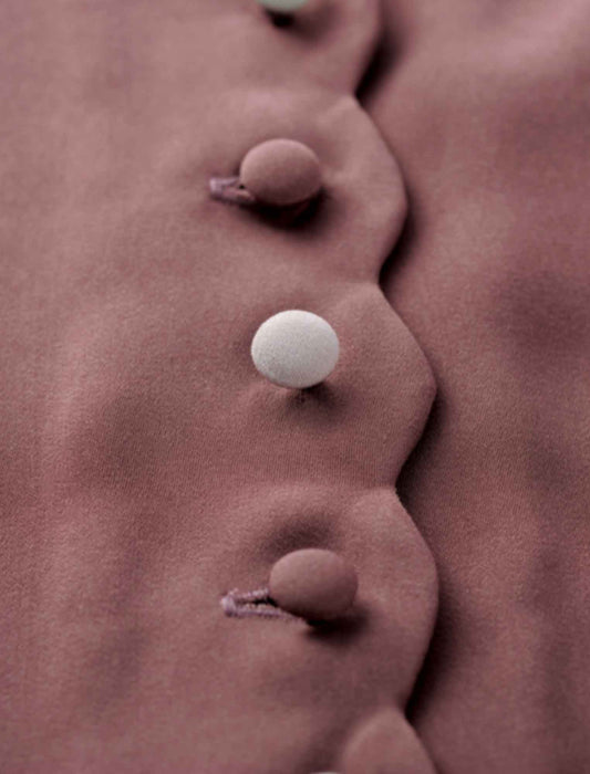 【受注】配色ボタン使いフリル衿ブラウス　