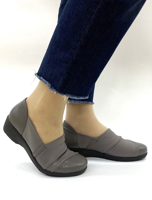 【メーカー直送(送料込)】＜Miss Kyouko＞4 撥水ストレッチスリッポン