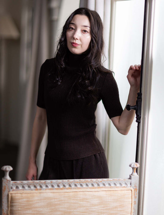 ＜SPECCHIO＞シャトルプリーツ ボトルネックプルオーバー / 半袖