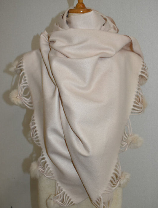 ポンポン付き大判ストール