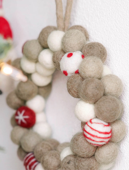 フェルトポンポンリース