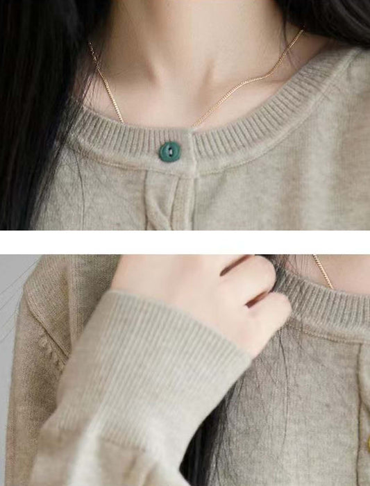 カラーボタンが映える 上品ニットカーディガン