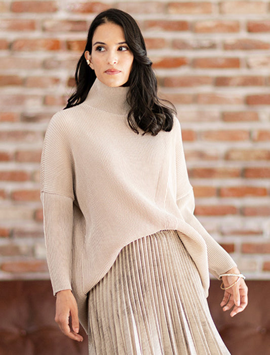 ＜SPECCHIO＞シャトル フロント切り替えデザイン ハイネックプルオーバー