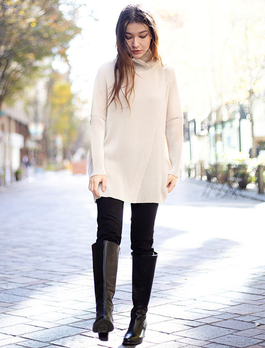 ＜SPECCHIO＞シャトル フロント切り替えデザイン ハイネックプルオーバー