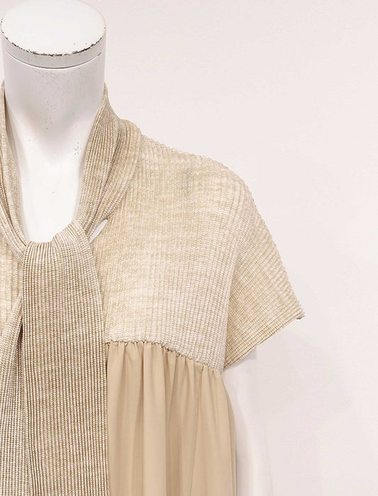 ＜SPECCHIO＞ボウタイ付きシャトル切替 ヨークギャザーストレッチタフタワンピース