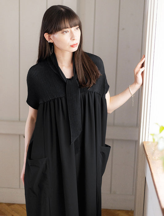 ＜SPECCHIO＞ボウタイ付きシャトル切替 ヨークギャザーストレッチタフタワンピース