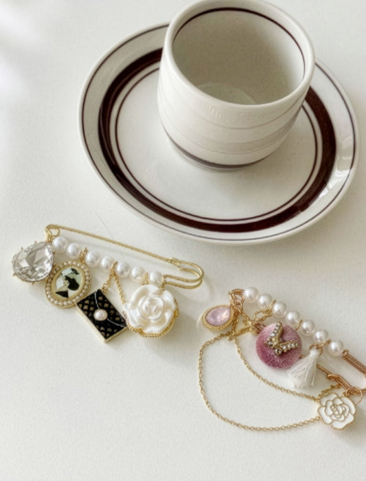 エレガントドロップチャームパールブローチ