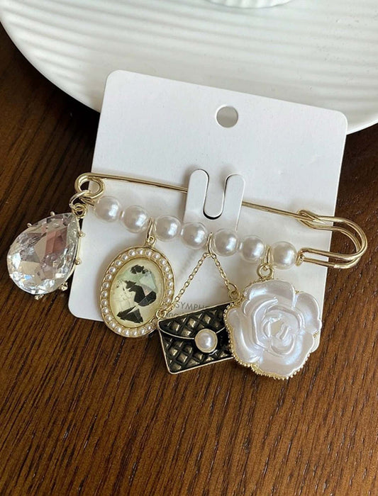 エレガントドロップチャームパールブローチ