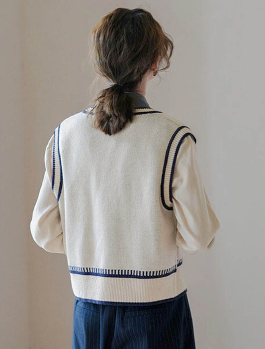 清楚なフラワーデザインニットベスト