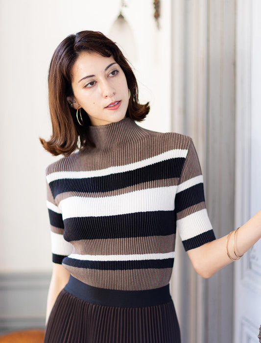 ＜SPECCHIO＞シャトルプリーツ タートルネックブラウス