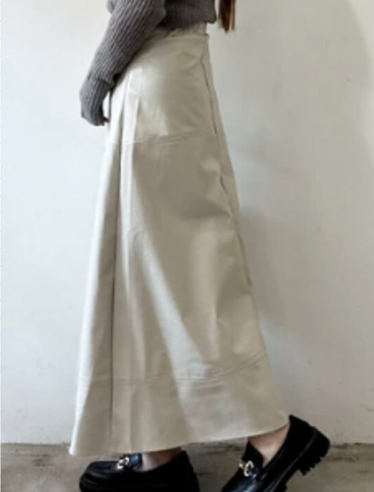 フェイクレザーステッチセミフレアスカート