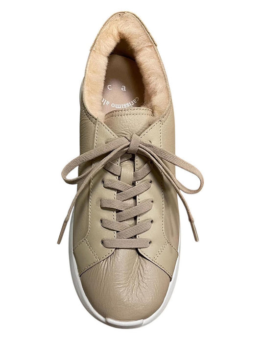 一枚革メリノムートン　軽量スニーカー