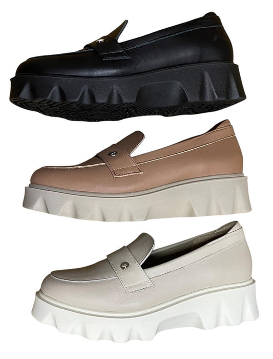 牛革　タルトソール モダンローファー