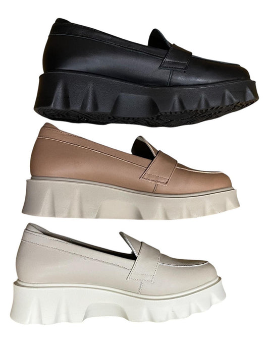 牛革　タルトソール モダンローファー