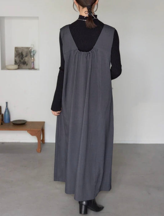 ゆったりVネックタックジャンパースカート