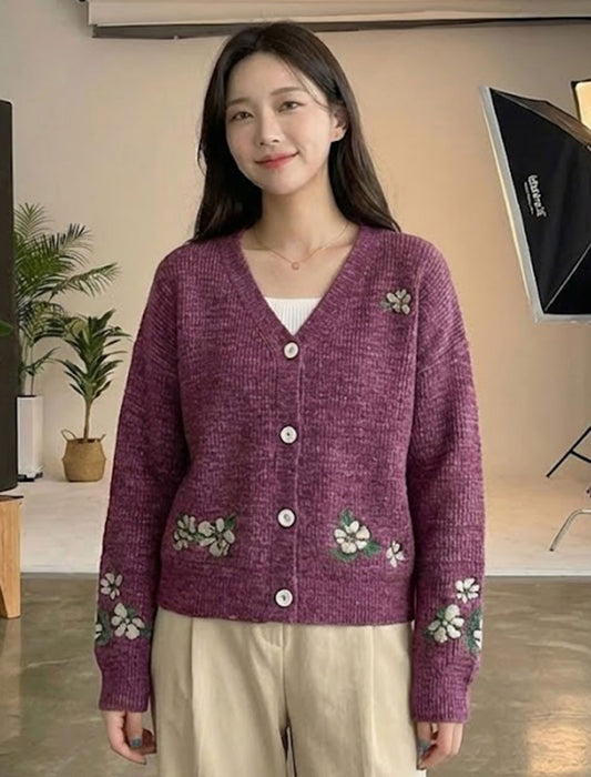 彩り花刺繍のVネックニットカーディガン