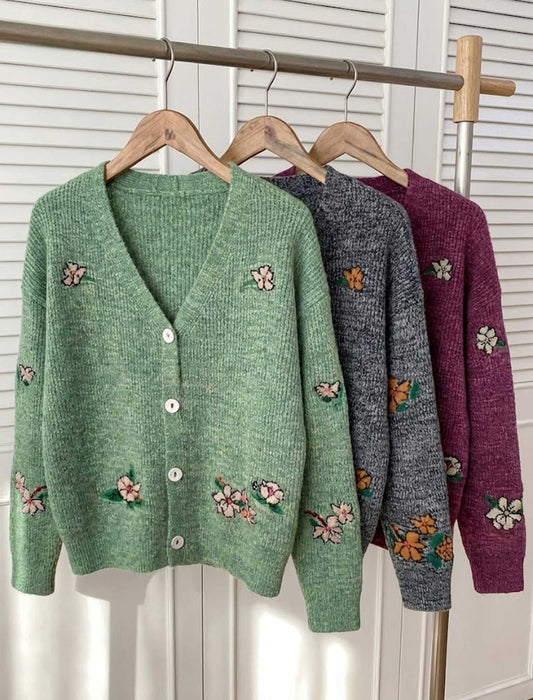 彩り花刺繍のVネックニットカーディガン