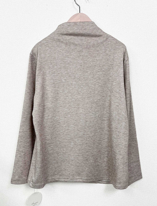 立体花モチーフ付 ハイネックプルオーバー