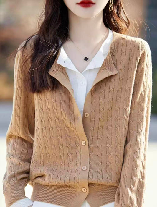 重ね着風 ケーブル編みニットプルオーバー