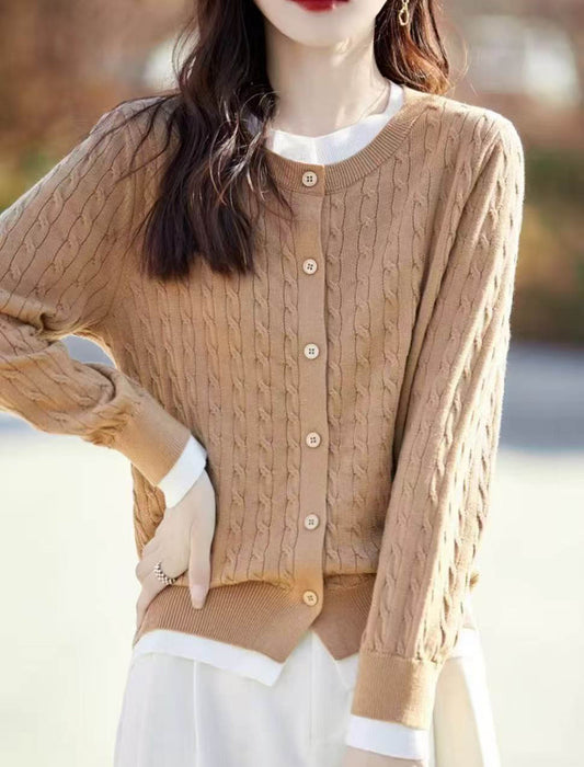 重ね着風 ケーブル編みニットプルオーバー