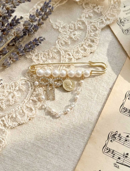 アンティーク調3連チャームのパールブローチ
