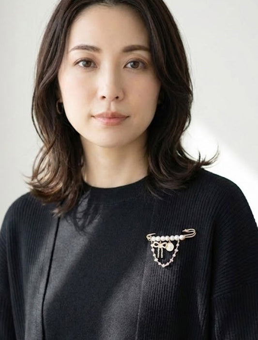 アンティーク調3連チャームのパールブローチ