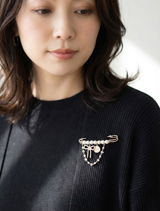 アンティーク調3連チャームのパールブローチ