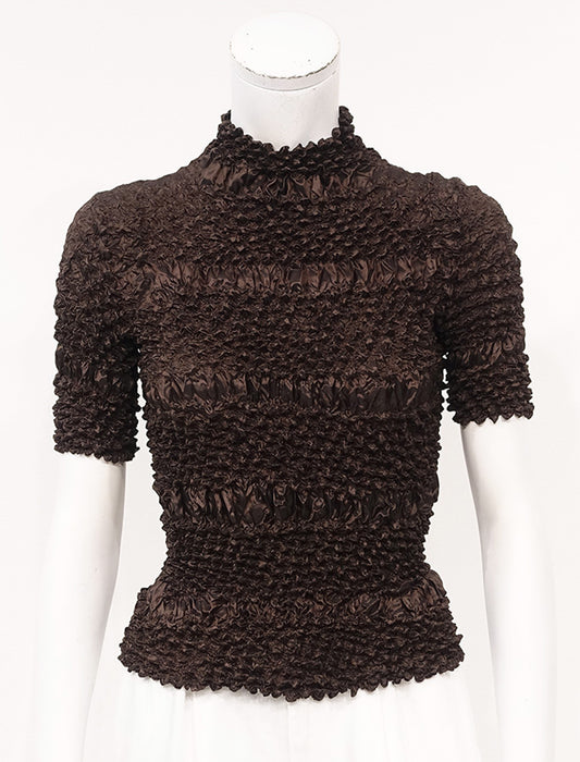 ＜SPECCHIO＞絞りプリーツハイネックネックブラウス