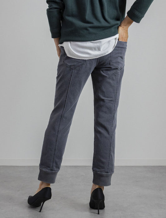 一度穿くと「虜」になるトリコデニムジョガーパンツ