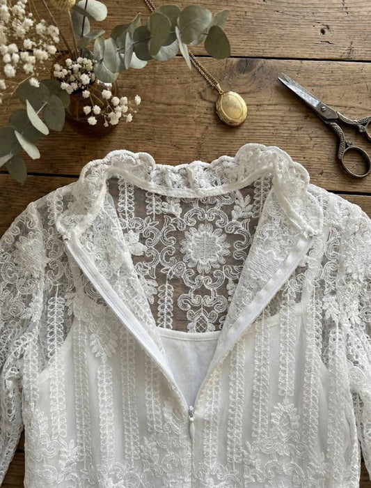 ハイネック・エレガントレースブラウス