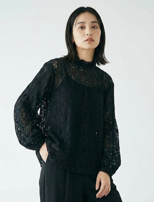 ハイネック・エレガントレースブラウス