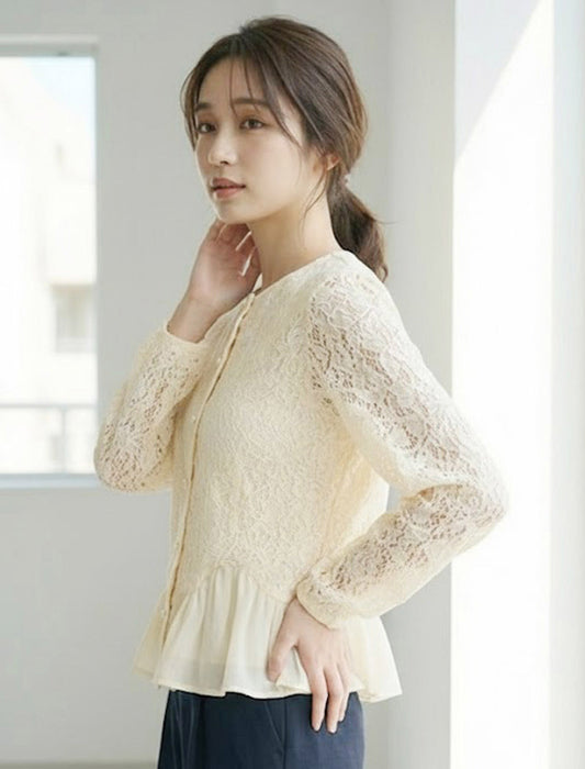 ペプラムフリル・総レースフロントボタンブラウス